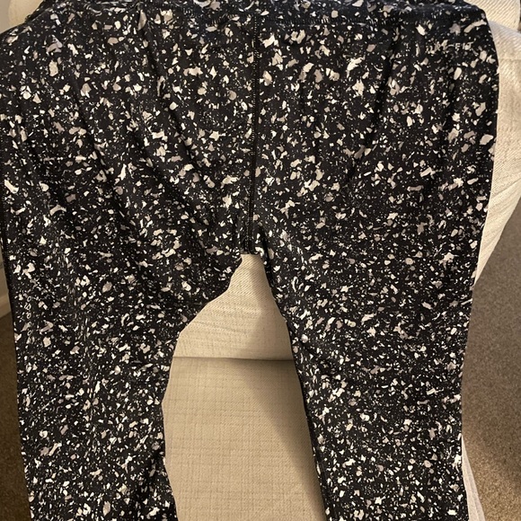 Nike women’s Capri women’s leggings size medium - Picture 2 of 4